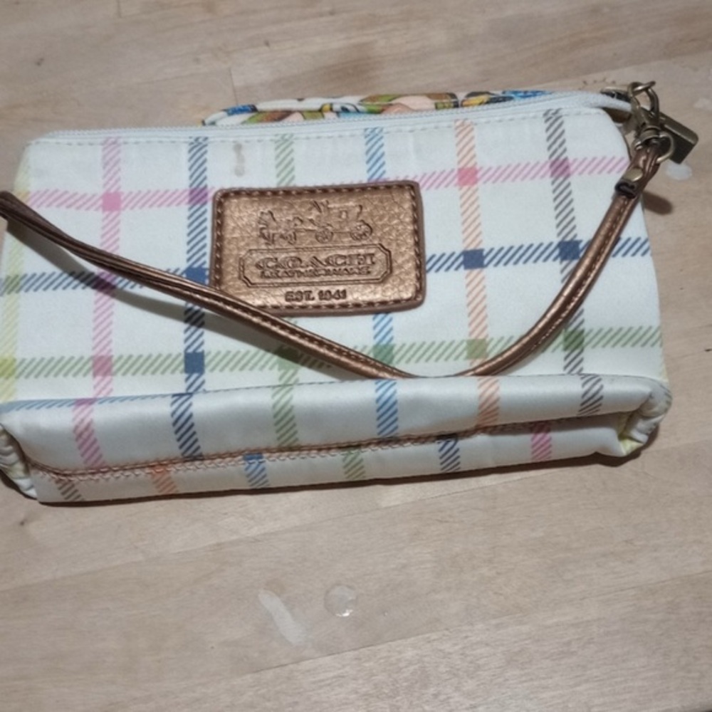 COACH TATERSALL WRISTLET / POUCH IN MINT CONDITION EUC